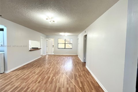 Condominio en alquiler en Coral Springs, Florida, 2 dormitorios, 78.97 m2 № 1982066 - foto 2