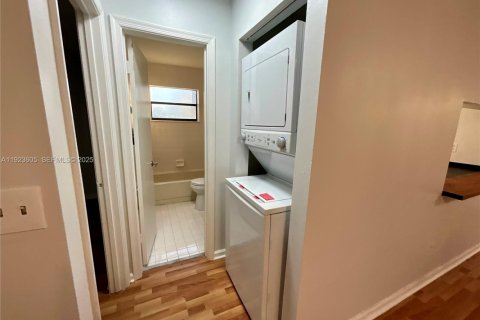 Condominio en alquiler en Coral Springs, Florida, 2 dormitorios, 78.97 m2 № 1982066 - foto 17