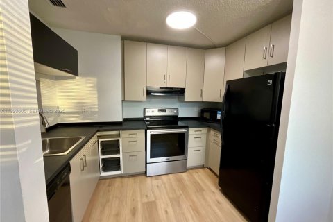 Condominio en alquiler en Coral Springs, Florida, 2 dormitorios, 78.97 m2 № 1982066 - foto 5