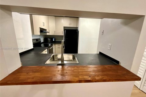 Condominio en alquiler en Coral Springs, Florida, 2 dormitorios, 78.97 m2 № 1982066 - foto 8