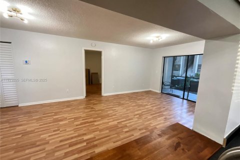 Condominio en alquiler en Coral Springs, Florida, 2 dormitorios, 78.97 m2 № 1982066 - foto 9