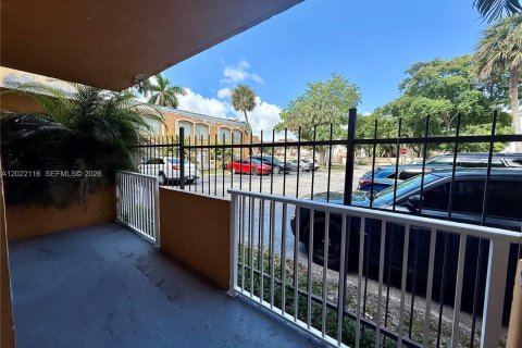 Copropriété à vendre à Hialeah, Floride: 2 chambres, 147.06 m2 № 2256995 - photo 6