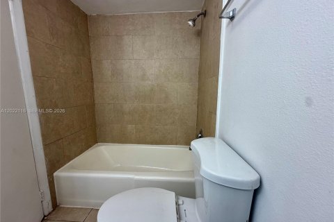Copropriété à vendre à Hialeah, Floride: 2 chambres, 147.06 m2 № 2256995 - photo 9