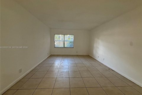 Copropriété à vendre à Hialeah, Floride: 2 chambres, 147.06 m2 № 2256995 - photo 17