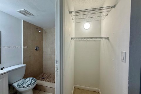 Copropriété à vendre à Hialeah, Floride: 2 chambres, 147.06 m2 № 2256995 - photo 14