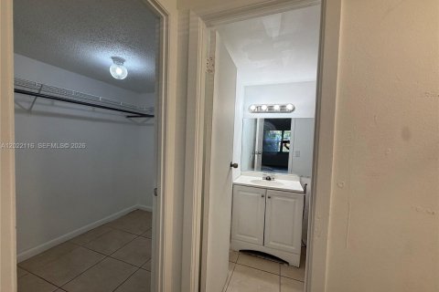 Copropriété à vendre à Hialeah, Floride: 2 chambres, 147.06 m2 № 2256995 - photo 18