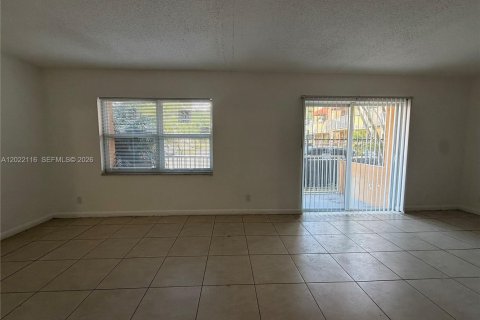 Copropriété à vendre à Hialeah, Floride: 2 chambres, 147.06 m2 № 2256995 - photo 5