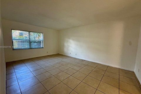 Copropriété à vendre à Hialeah, Floride: 2 chambres, 147.06 m2 № 2256995 - photo 12
