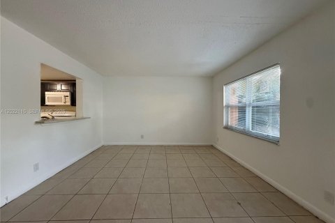 Copropriété à vendre à Hialeah, Floride: 2 chambres, 147.06 m2 № 2256995 - photo 4