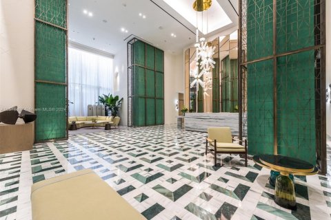 Condo in Miami, Florida, 3 bedrooms  № 2061454 - photo 2