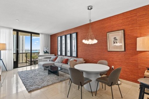 Condo in Sunny Isles Beach, Florida, 1 bedroom  № 1998912 - photo 2