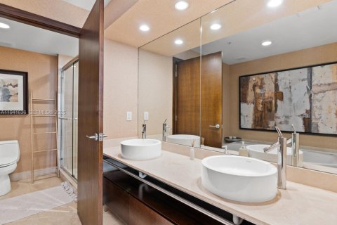 Condo in Sunny Isles Beach, Florida, 1 bedroom  № 1998912 - photo 15