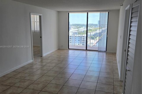 Copropriété à louer à Sunny Isles Beach, Floride: 2 chambres, 93.65 m2 № 2076676 - photo 4