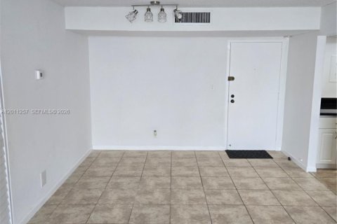 Copropriété à louer à Sunny Isles Beach, Floride: 2 chambres, 93.65 m2 № 2076676 - photo 7