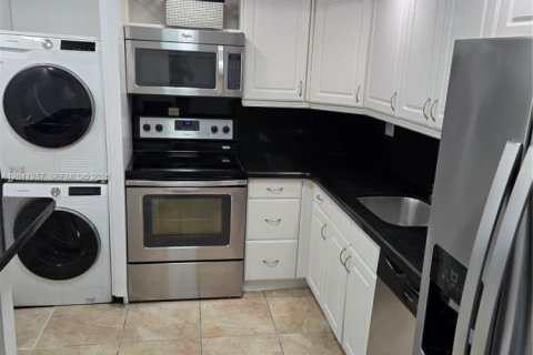 Copropriété à louer à Sunny Isles Beach, Floride: 2 chambres, 93.65 m2 № 2076676 - photo 9