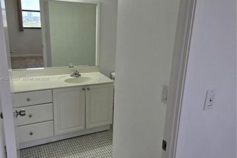 Copropriété à louer à Sunny Isles Beach, Floride: 2 chambres, 93.65 m2 № 2076676 - photo 18