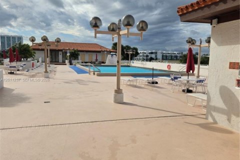 Copropriété à louer à Sunny Isles Beach, Floride: 2 chambres, 93.65 m2 № 2076676 - photo 24