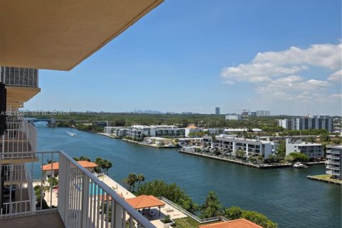 Copropriété à louer à Sunny Isles Beach, Floride: 2 chambres, 93.65 m2 № 2076676 - photo 3