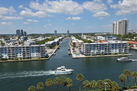 Condo à Sunny Isles Beach, Floride, 2 chambres  № 2076676
