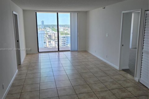 Copropriété à louer à Sunny Isles Beach, Floride: 2 chambres, 93.65 m2 № 2076676 - photo 5
