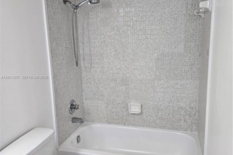 Copropriété à louer à Sunny Isles Beach, Floride: 2 chambres, 93.65 m2 № 2076676 - photo 19