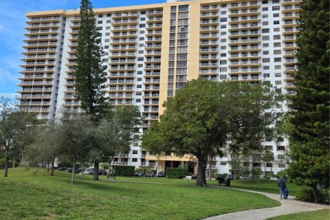 Copropriété à louer à Sunny Isles Beach, Floride: 2 chambres, 93.65 m2 № 2076676 - photo 30