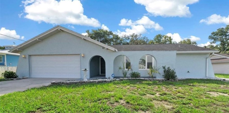 Casa en Crystal River, Florida 3 dormitorios, 171.13 m2 № 1841619