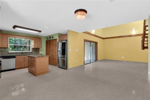 Villa ou maison à vendre à Miami, Floride: 4 chambres, 187.29 m2 № 2428111 - photo 11