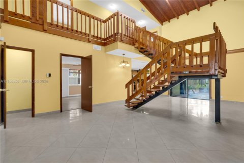 Villa ou maison à vendre à Miami, Floride: 4 chambres, 187.29 m2 № 2428111 - photo 5
