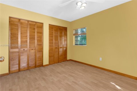 Villa ou maison à vendre à Miami, Floride: 4 chambres, 187.29 m2 № 2428111 - photo 25
