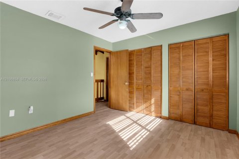 Villa ou maison à vendre à Miami, Floride: 4 chambres, 187.29 m2 № 2428111 - photo 19