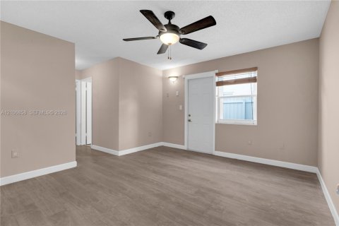 Villa ou maison à vendre à Miami, Floride: 4 chambres, 187.29 m2 № 2428111 - photo 27