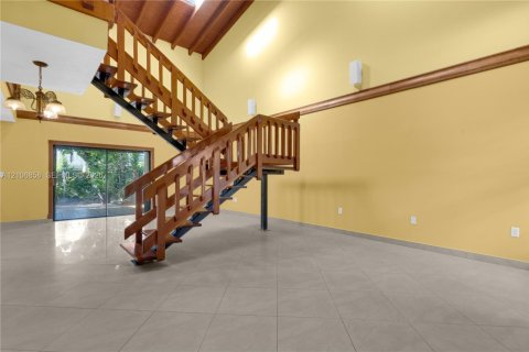 Villa ou maison à vendre à Miami, Floride: 4 chambres, 187.29 m2 № 2428111 - photo 4