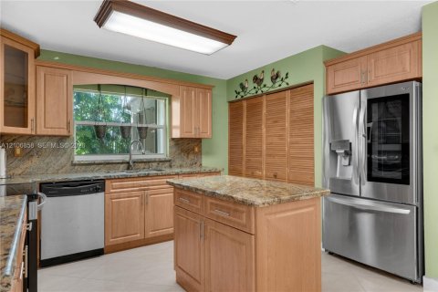 Villa ou maison à vendre à Miami, Floride: 4 chambres, 187.29 m2 № 2428111 - photo 7