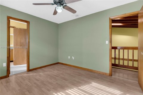 Villa ou maison à vendre à Miami, Floride: 4 chambres, 187.29 m2 № 2428111 - photo 18