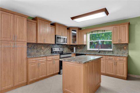 Villa ou maison à vendre à Miami, Floride: 4 chambres, 187.29 m2 № 2428111 - photo 8