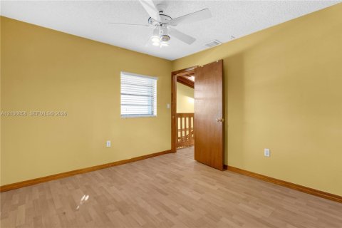 Villa ou maison à vendre à Miami, Floride: 4 chambres, 187.29 m2 № 2428111 - photo 24