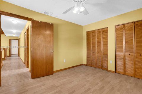 Villa ou maison à vendre à Miami, Floride: 4 chambres, 187.29 m2 № 2428111 - photo 23