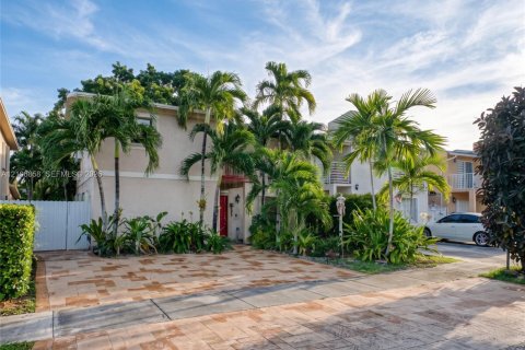 Villa ou maison à Miami, Floride 4 chambres, 187.29 m2 № 2428111