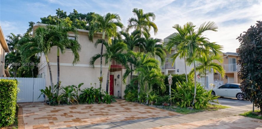 Villa ou maison à Miami, Floride 4 chambres, 187.29 m2 № 2428111