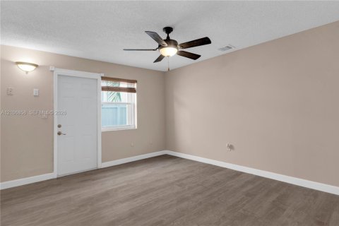 Villa ou maison à vendre à Miami, Floride: 4 chambres, 187.29 m2 № 2428111 - photo 26