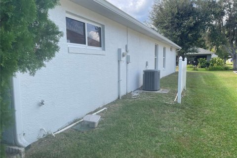 House in Port Orange, Florida 3 bedrooms, 152.64 sq.m. № 842798 - photo 9