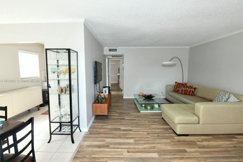 Copropriété à vendre à Deerfield Beach, Floride: 2 chambres, 76.18 m2 № 1965282 - photo 1