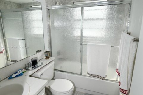 Copropriété à vendre à Deerfield Beach, Floride: 2 chambres, 76.18 m2 № 1965282 - photo 14
