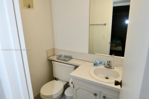 Copropriété à vendre à Deerfield Beach, Floride: 2 chambres, 76.18 m2 № 1965282 - photo 11