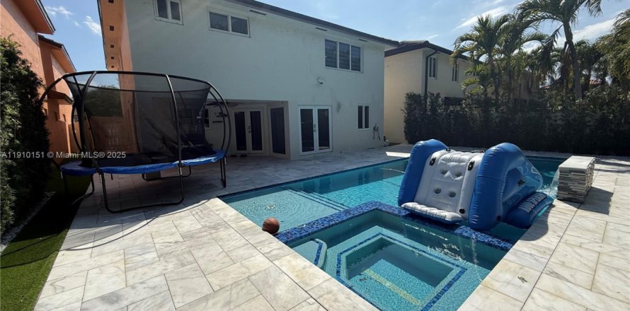 Villa ou maison à Miami Lakes, Floride 3 chambres, 198.07 m2 № 1966402