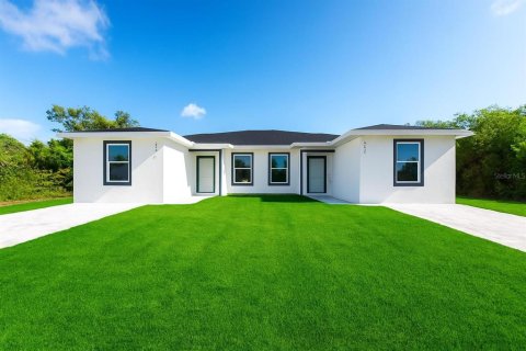 Commercial property in Englewood, Florida 6 bedrooms, 215.9 sq.m. № 1762254 - photo 1