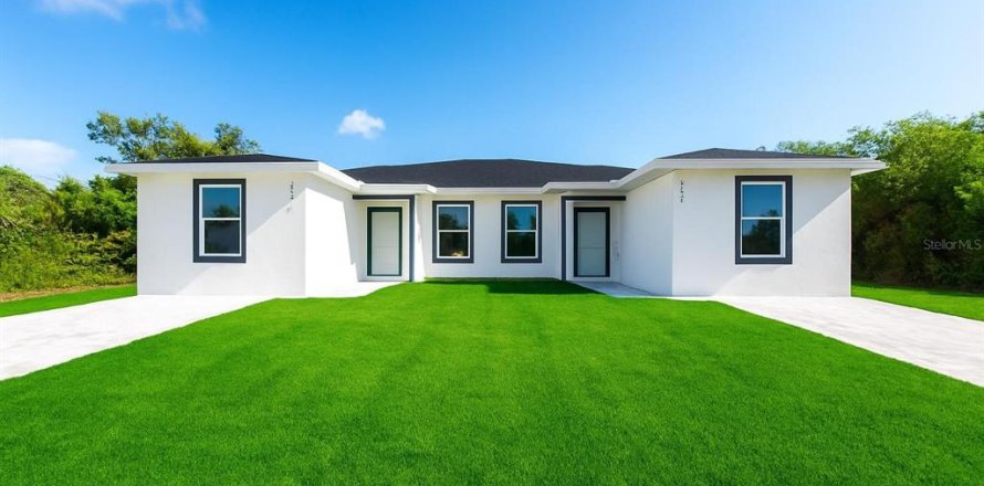Commercial property in Englewood, Florida 6 bedrooms, 215.9 sq.m. № 1762254