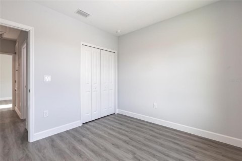 Commercial property in Englewood, Florida 6 bedrooms, 215.9 sq.m. № 1762254 - photo 16