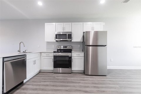 Commercial property in Englewood, Florida 6 bedrooms, 215.9 sq.m. № 1762254 - photo 27